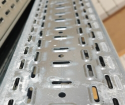 Slika 2. klasa - PNK 200x50x3000 mm klik sistem HC Pekom